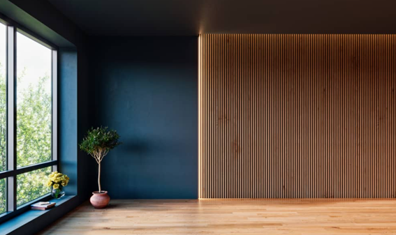 Pared con listones de madera decorativos